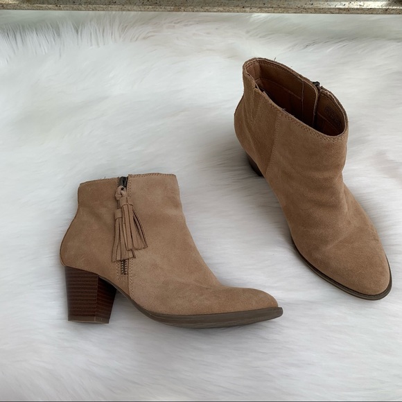 Vionic Shoes | Vionic Serena Ankle Boot | Color: Cream | Size: 7 | Shopdelsea's Closet
